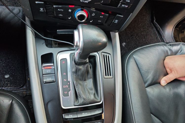 奥迪Q5 2017款 Plus 40 TFSI 进取型中控内饰18