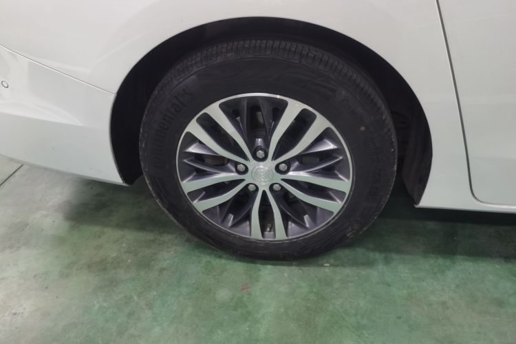 别克GL8 2022款 ES陆尊 653T 尊享型车身外观6008