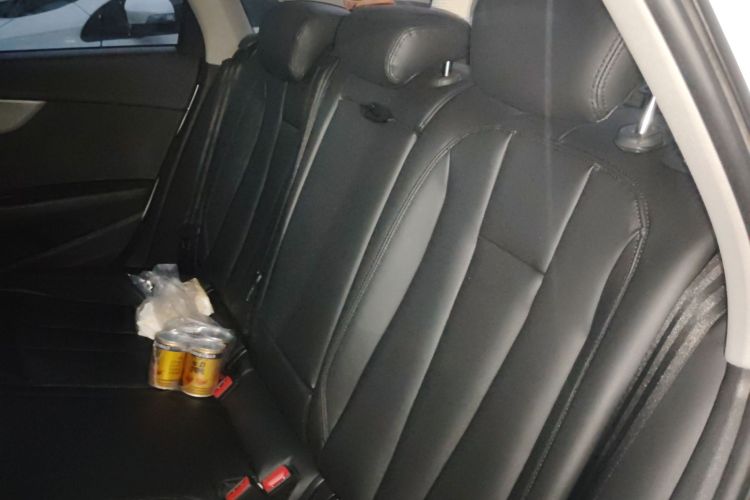 奥迪A4L 2017款 40 TFSI 时尚型中控内饰21