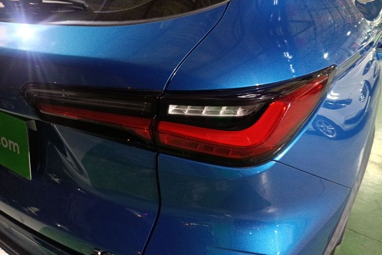 长安欧尚X5 2021款 改款 1.6L 手动豪华型车身外观9