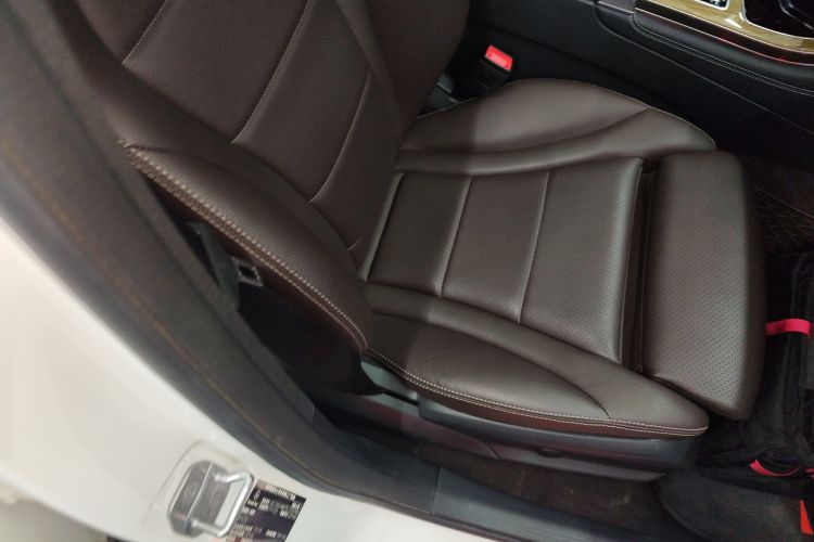 奔驰GLC轿跑 2019款 改款 GLC 260 4MATIC 轿跑SUV局部细节41