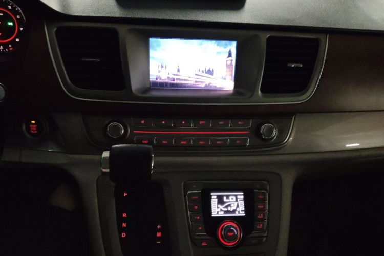 上汽大通MAXUS 大通G10 2014款 2.0T 自动行政版中控内饰16