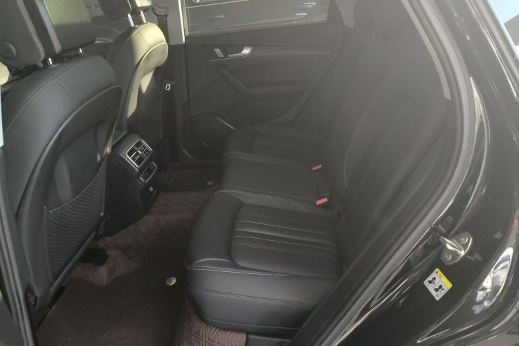 奥迪Q5L 2023款 40T 豪华致雅型中控内饰7004