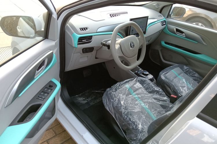 江铃集团新能源 易至EV3 2025款 Plus 330KM舒适型中控内饰20