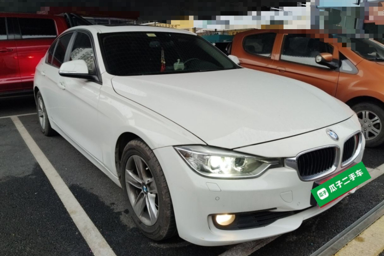 宝马3系 2015款 320i 超悦版时尚型车身外观3