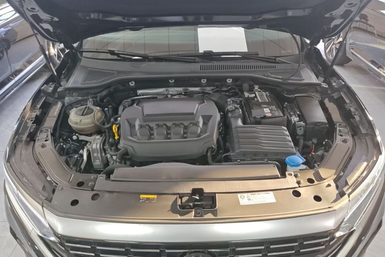 大众 帕萨特 2023款 改款 330TSI 豪华版机舱底盘24