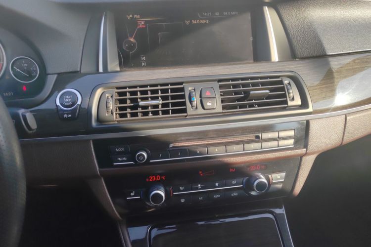 宝马5系 2014款 525Li 领先型中控内饰16