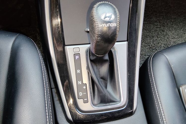 现代 朗动 2016款 1.6L 自动尊贵型局部细节18