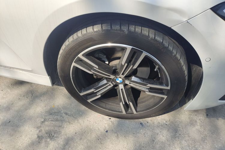 宝马3系 2023款 325i M运动套装车身外观6007