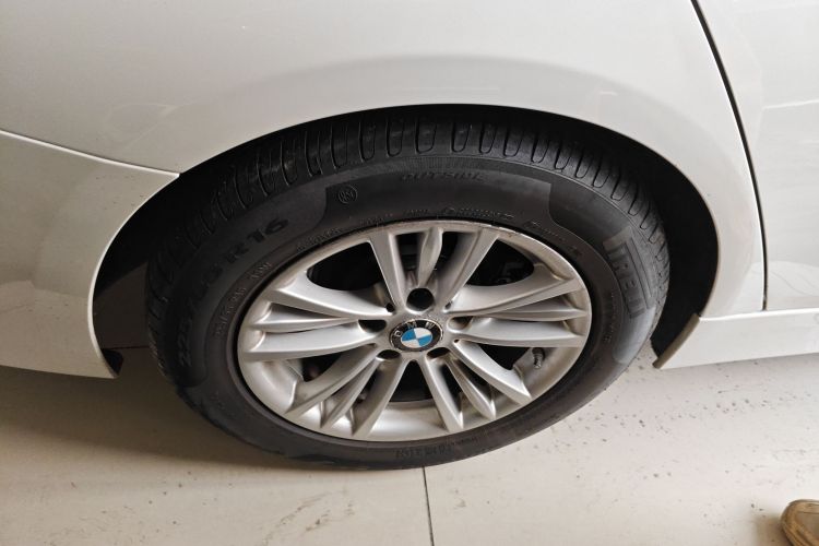 宝马3系 2015款 320Li 超悦版时尚型车身外观6008