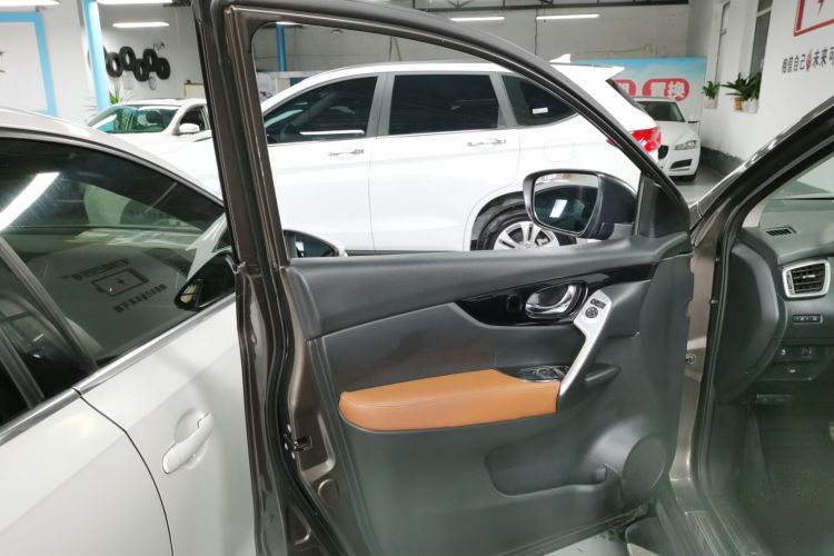 日产 逍客 2016款 2.0L CVT精英版中控内饰47