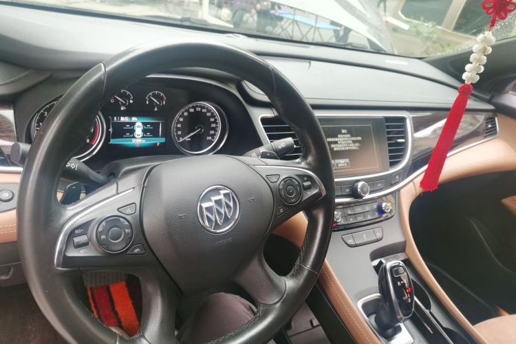 别克 君越 2016款 20T 精英型中控内饰12