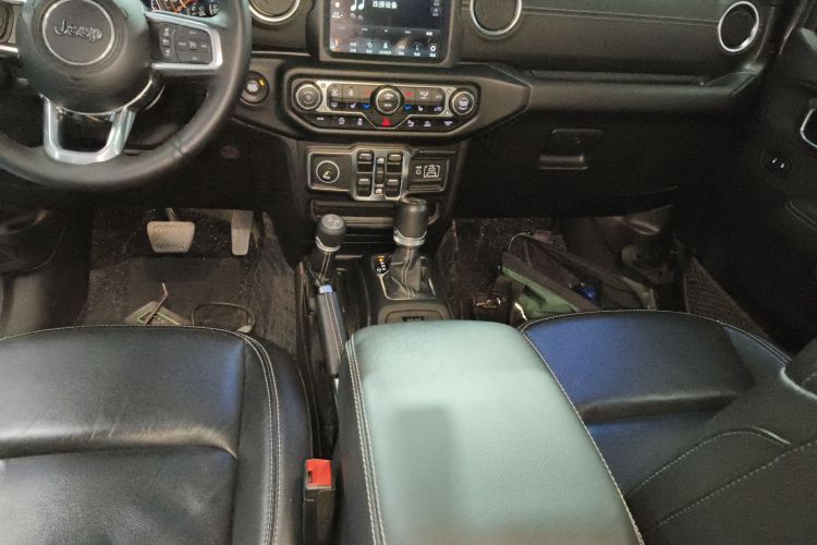 Jeep 牧马人 2021款 2.0T 80周年纪念版中控内饰18