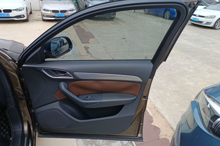 奥迪Q3 2013款 35 TFSI quattro 技术型中控内饰7005