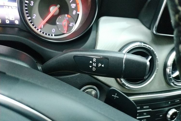 奔驰CLA 2016款 CLA 200 动感型中控内饰18