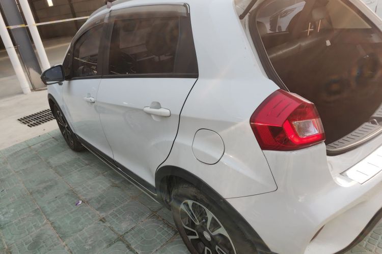 吉利汽车 远景X3 2017款 1.5L 自动精英型车身外观4