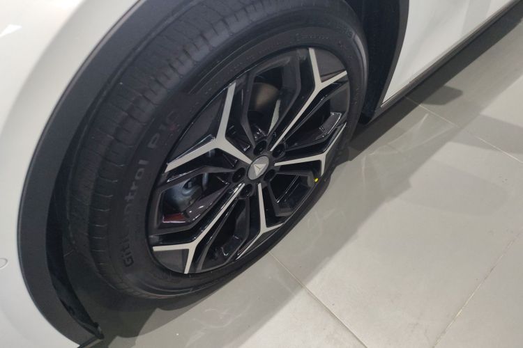 深蓝汽车 深蓝L07 2026款 240Ultra华为乾崑ADS SE版车身外观6007