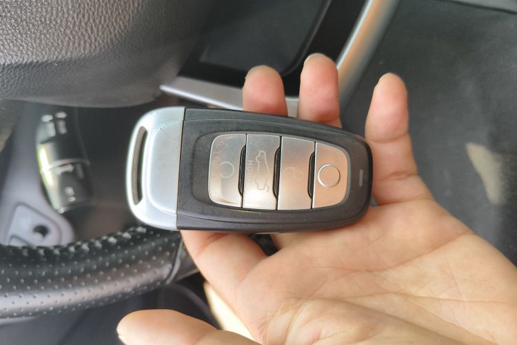 红旗H5 2020款 1.5T DCT旗悦版中控内饰11