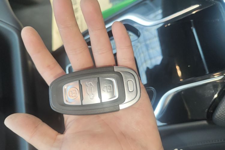 红旗E-QM5 2023款 改款 基础出行版中控内饰11