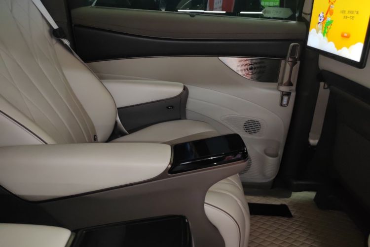 腾势D9 2022款 DM-i 970 四驱旗舰型中控内饰49