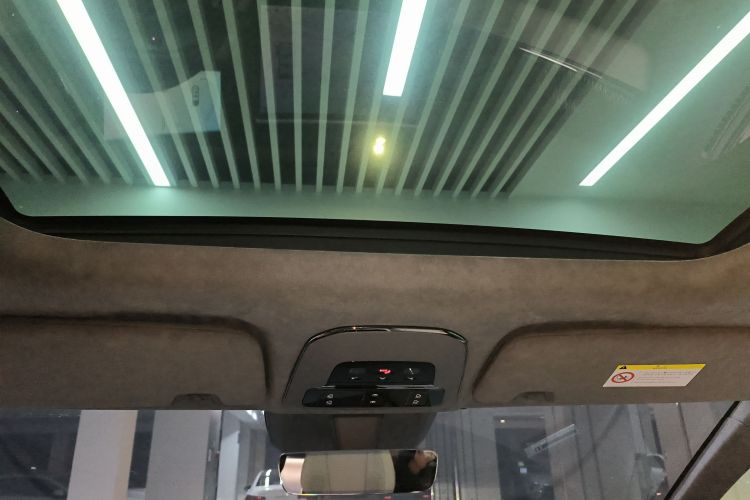 极氪009 2022款 WE版中控内饰22