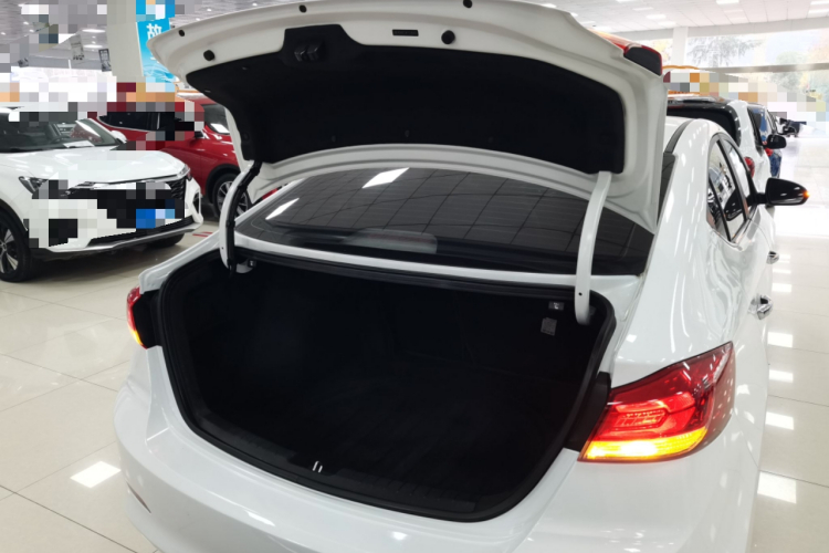 现代 领动 2019款 1.4T 双离合炫动·活力型机舱底盘23