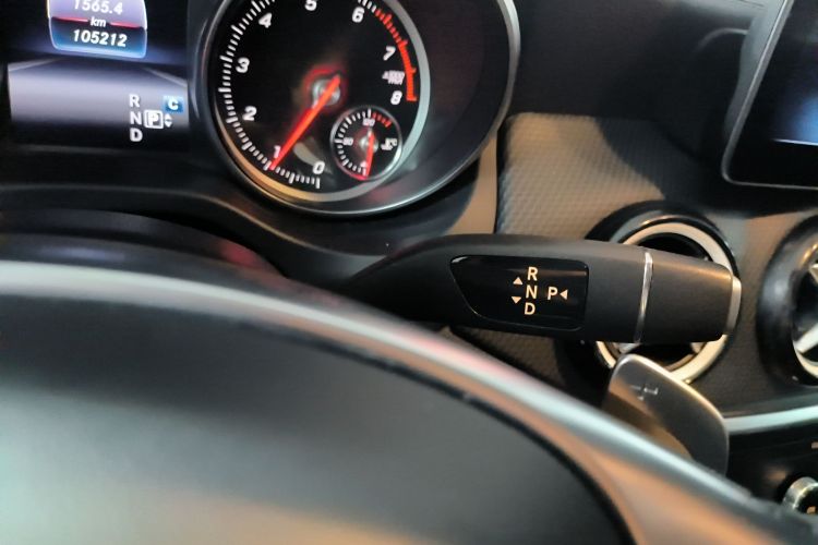 奔驰GLA 2019款 GLA 200 时尚型中控内饰18