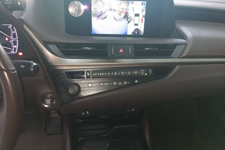 雷克萨斯ES 2018款 260 卓越版 国V中控内饰16