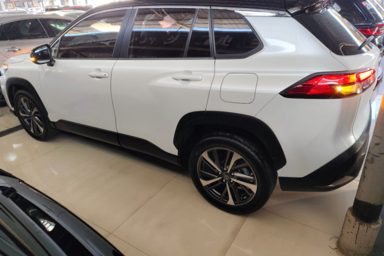 丰田 锋兰达 2022款 2.0L CVT豪华PLUS版车身外观6003