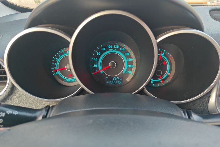 长安 逸动 2013款 1.6L 手动俊酷型 国IV中控内饰14