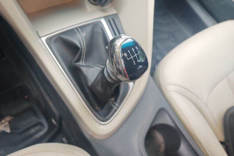 别克 英朗 2016款 15N 手动精英型中控内饰18