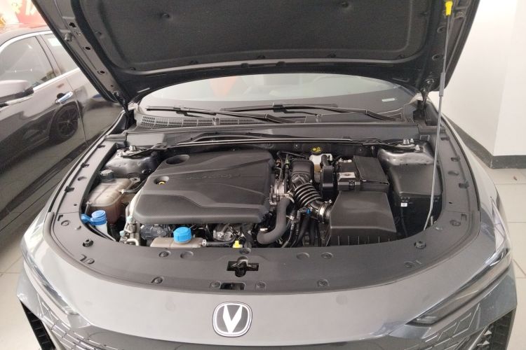 长安UNI-V 2022款 1.5T 尊贵型局部细节24