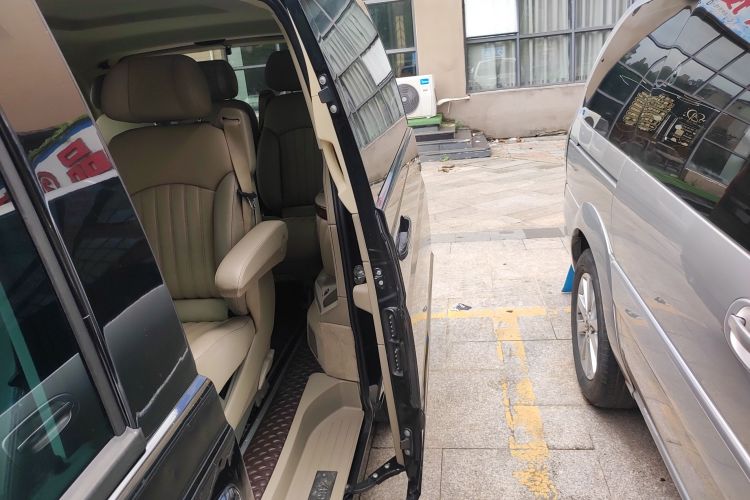 奔驰 唯雅诺 2013款 3.0L 舒适版中控内饰7008