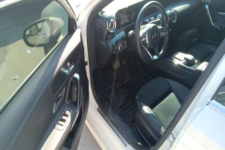 奔驰A级 2022款 改款三 A 200 L 运动轿车时尚型中控内饰20