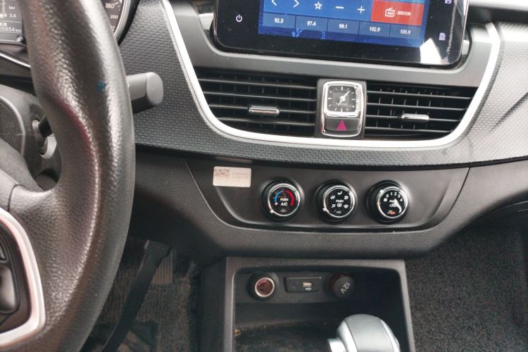 宝骏730 2019款 1.5T CVT时尚型 7座 国V中控内饰16