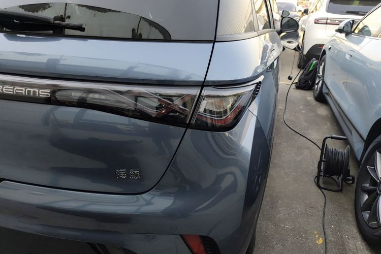 比亚迪 海豚 2024款 荣耀版 420km 时尚版车身外观9