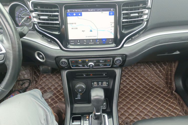 Jeep 大指挥官 2018款 2.0T 四驱尊享导航版 国V局部细节16