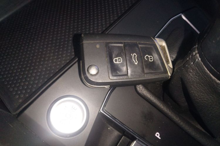 大众 途观L 2023款 330TSI 自动两驱舒享版中控内饰11