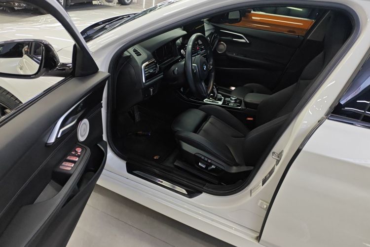 宝马1系 2021款 改款 125i M运动曜夜版中控内饰20