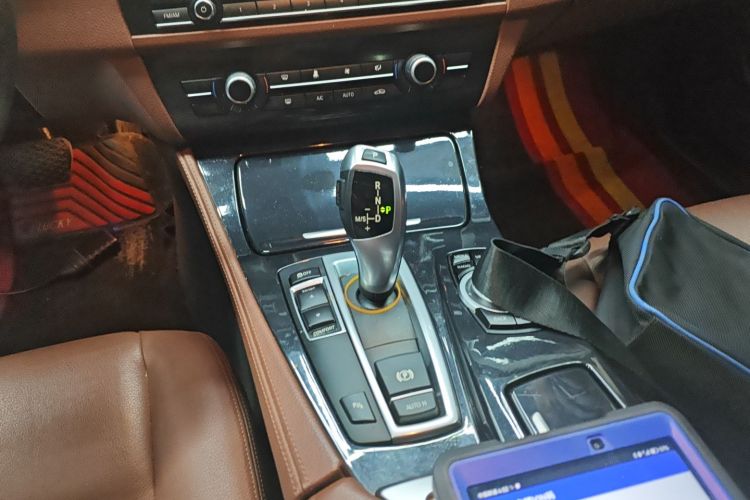 宝马5系(进口) 2015款 520i 典雅型中控内饰18