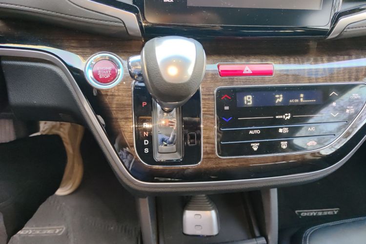 本田 奥德赛 2015款 2.4L 智享版中控内饰18