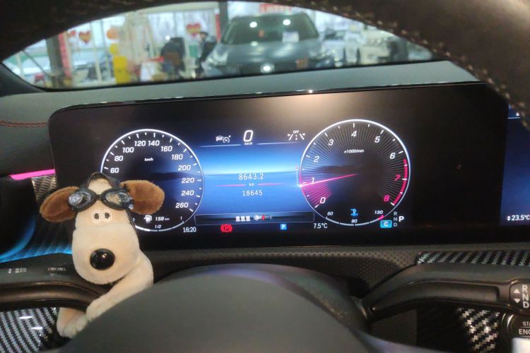 奔驰A级 2024款 改款 A 200 L 时尚型中控内饰14