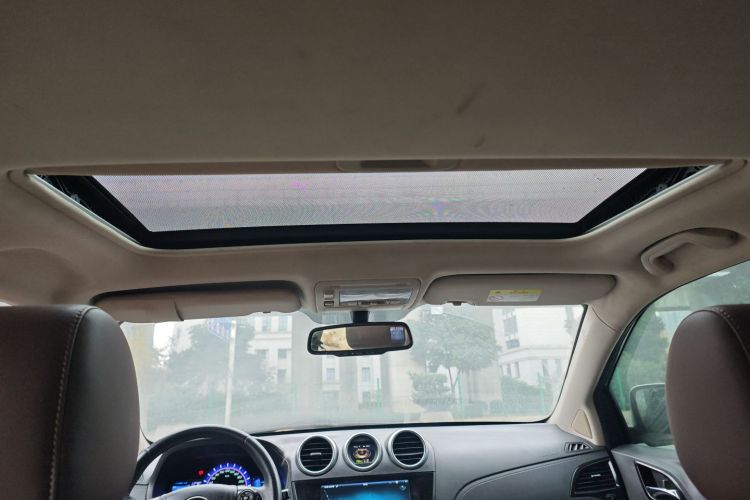 比亚迪S7 2015款 2.0T 升级版 自动尊贵型中控内饰22