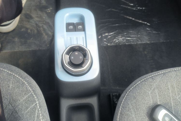 吉利银河 2024款 熊猫mini 200km 耐力熊中控内饰18