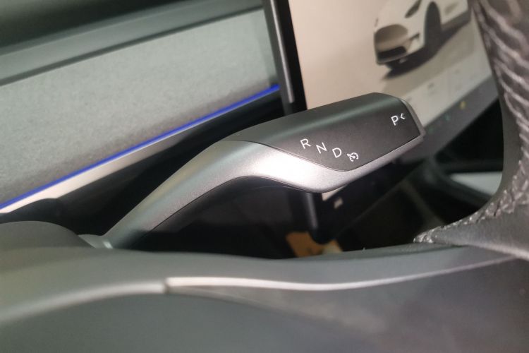 特斯拉 Model Y 2023款 长续航全轮驱动版中控内饰18