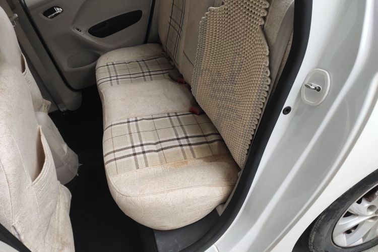 雪铁龙 爱丽舍 2014款 1.6L 自动舒适型中控内饰7004