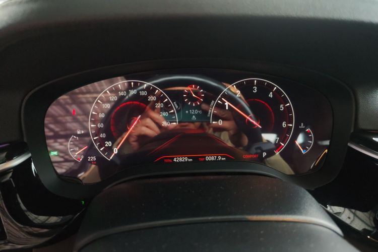 宝马5系 2019款 525Li M运动套装中控内饰14