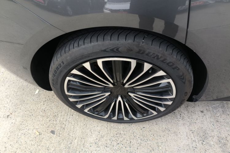 阿维塔12 2025款 Ultra增程版车身外观6008