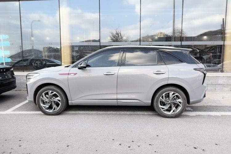 红旗HS3 2023款 2.0T 四驱有为版车身外观4