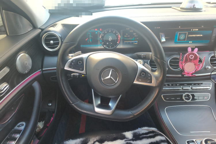 奔驰E级 2018款 E 300 L 运动时尚型中控内饰13